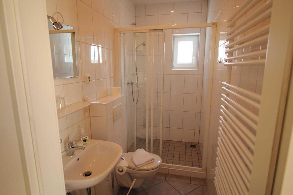 Ferienwohnung Kutterfisch Direkt Im Stadthafen Зассніц Екстер'єр фото